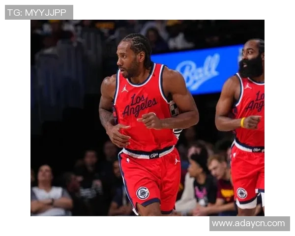 黄蜂队球星因伤缺席季后赛首场比赛，球队未来之路充满挑战